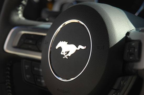 2015 Mustang logo on steering wheel