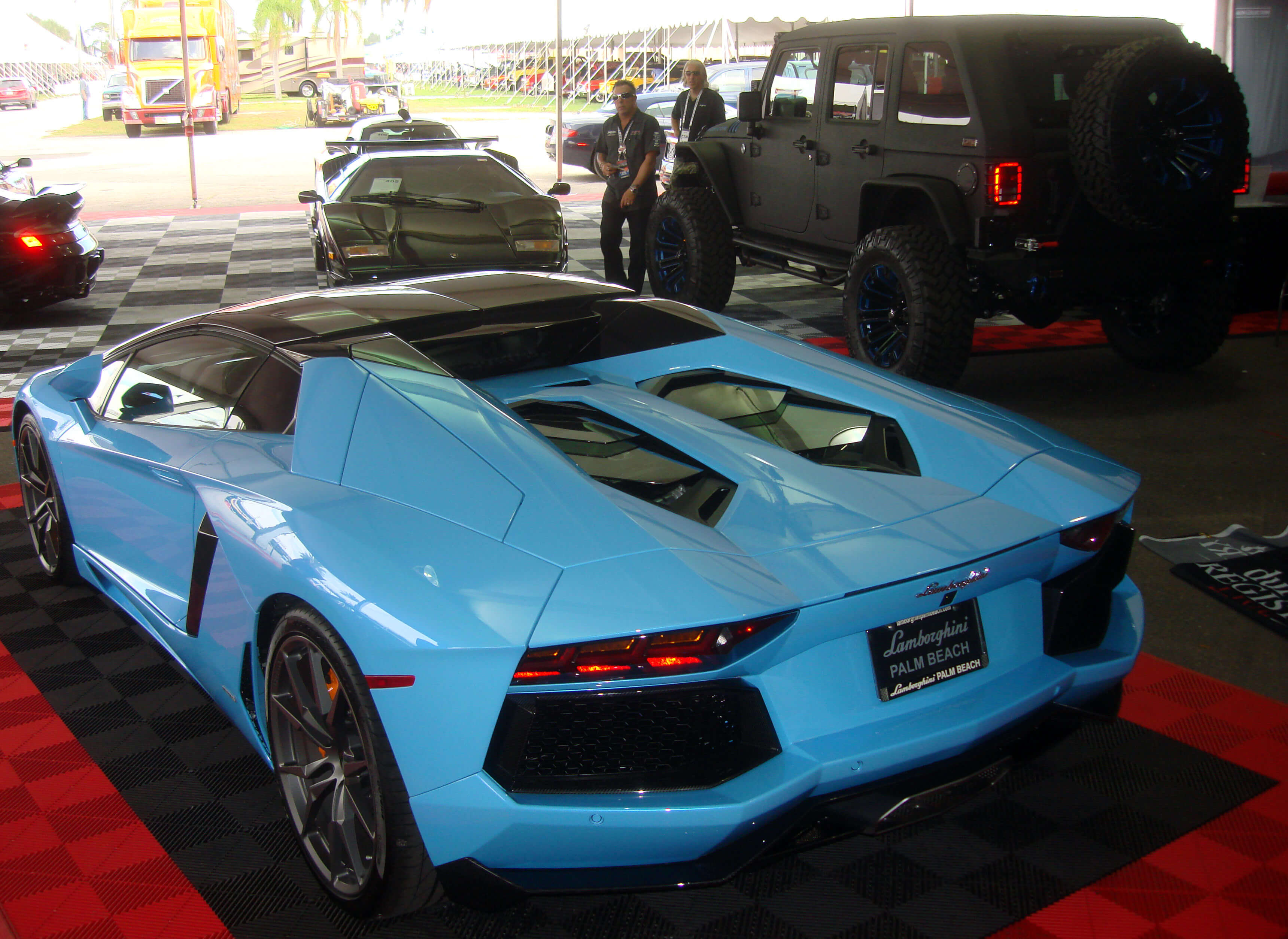 What channel plays the Barrett Jackson auto show live?