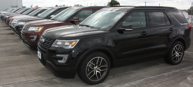 ford explorers on car lot