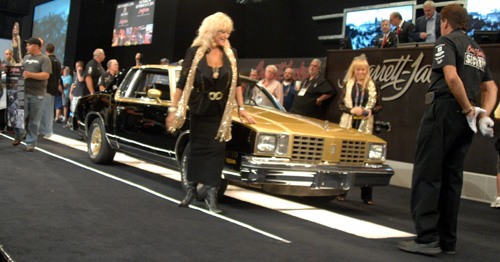 Linda Vaughn presents the Oldsmobile Cutlass for auction